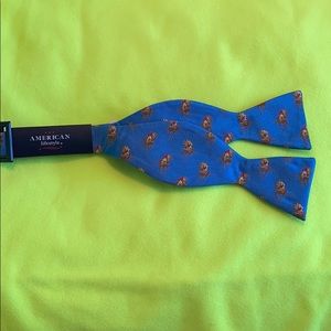 NWT Blue bow tie perfect for a day at the races! Discounted Shipping!